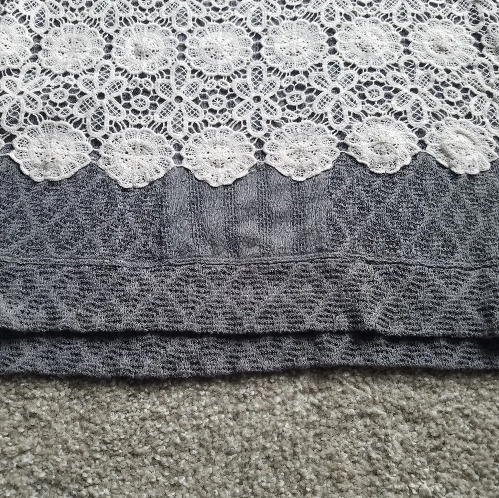 Anthropologie Meadow Rue open knit sweater top in grey with white floral lace - Picture 5 of 12